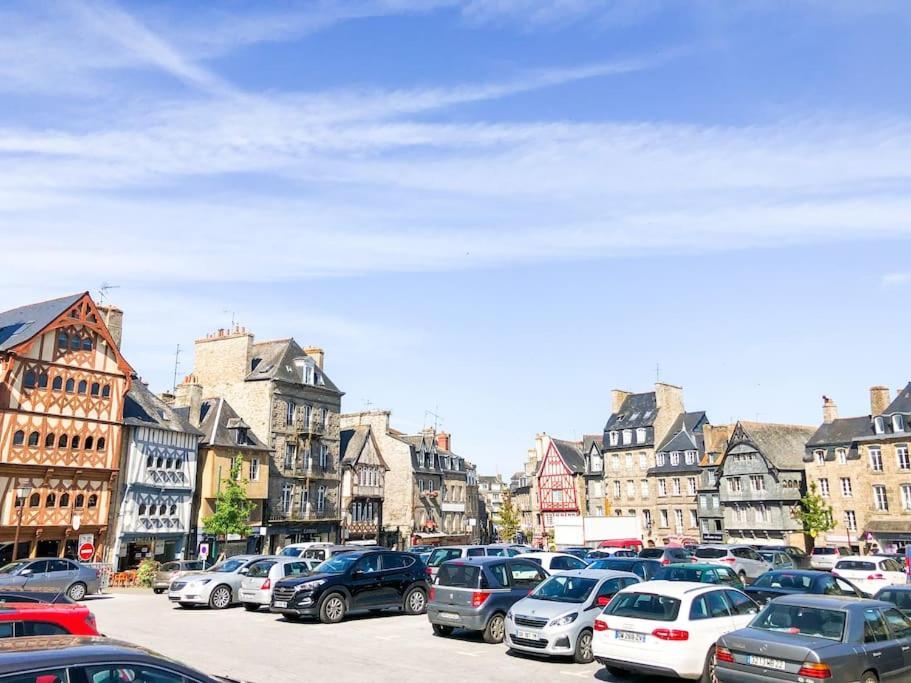 Nouveau ** Le Raffine Au Coeur De Guingamp ** Parking Luaran gambar